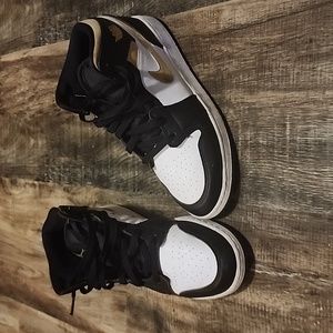 Jordan Retro 1 Mid White Pollen Black Size 7Y